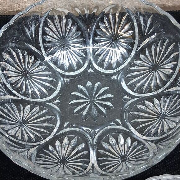 7pc. Anchor Hocking Crystal Dessert & 6 berry Bowls Starburst Medallio - Picture 4 of 8
